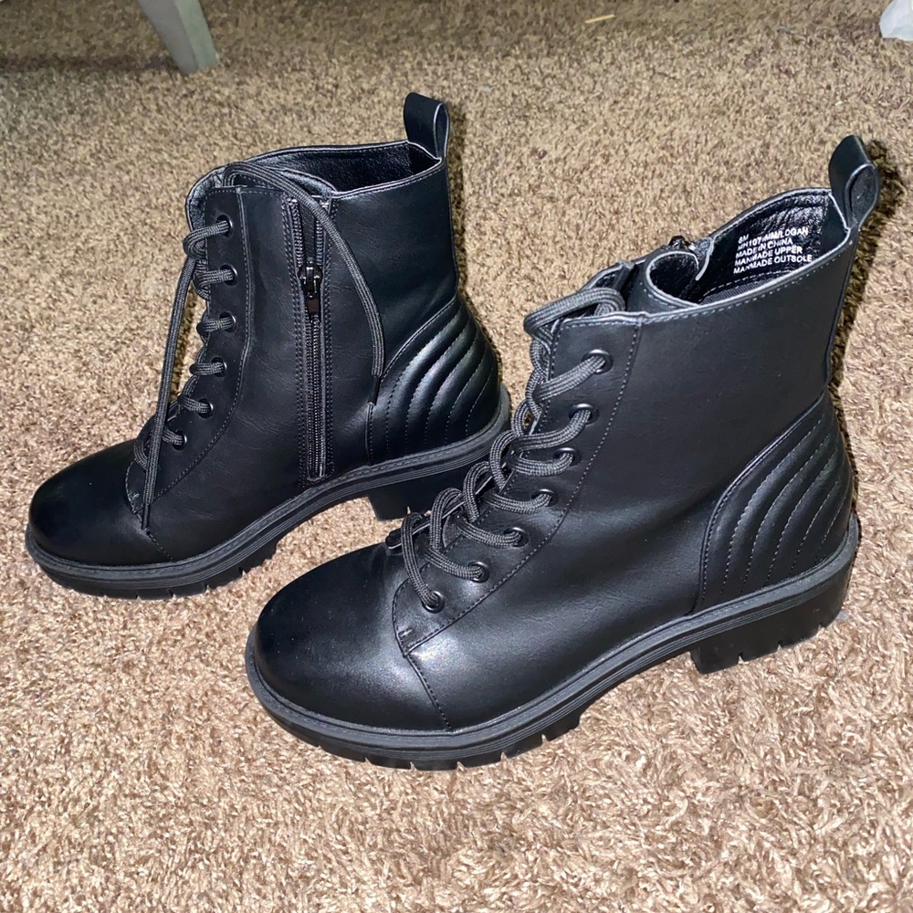 Combat boot size 8